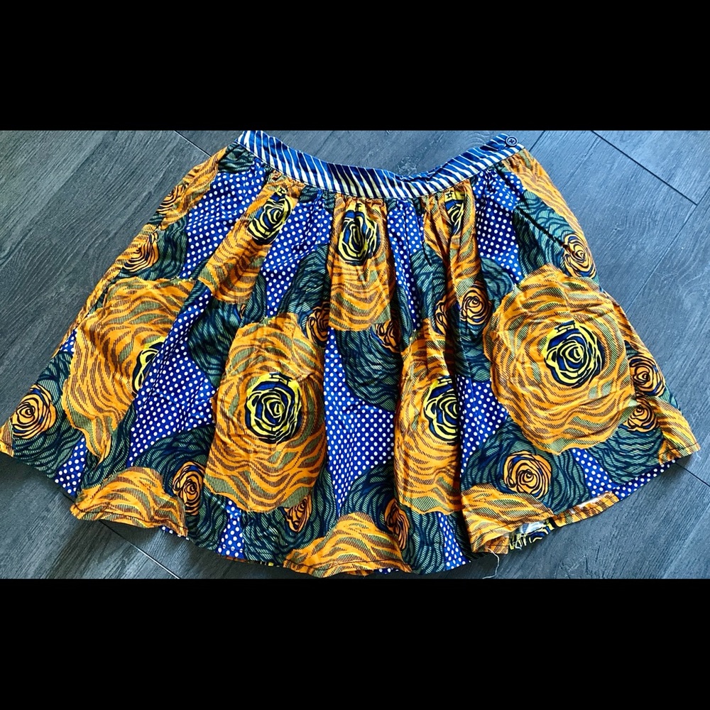 Tailored mini skirt.